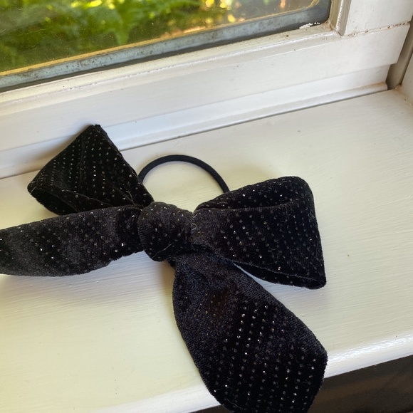 Anthropologie Accessories - Anthropologie Black Velvet Bow Ponytail Holder